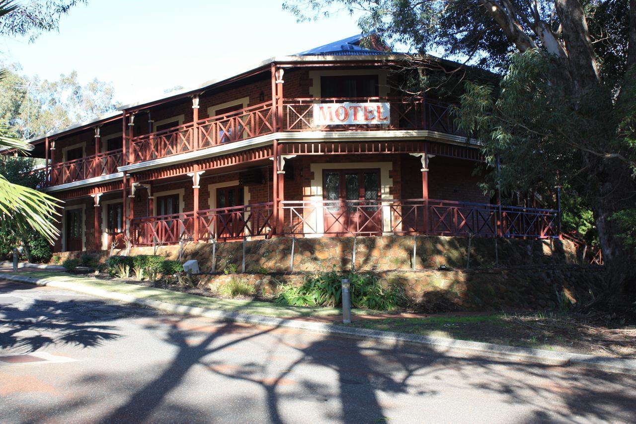 Heritage Country Motel Perth Bagian luar foto