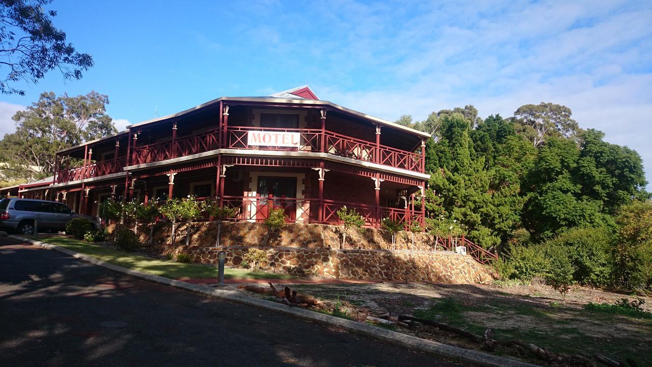 Heritage Country Motel Perth Bagian luar foto